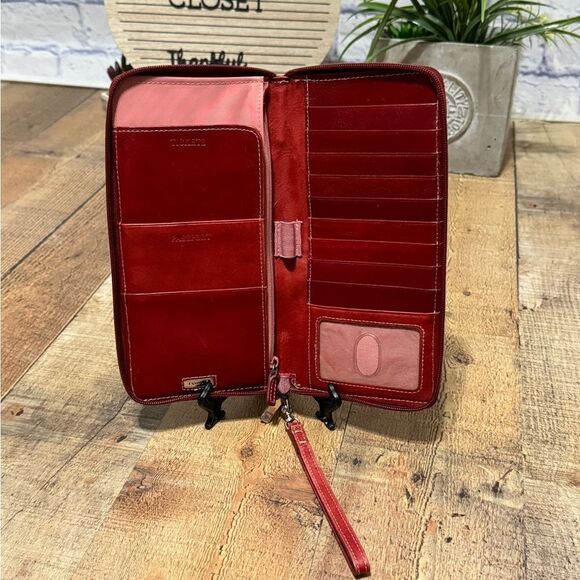 Fossil Travel Wallet red leather Zippered wristlet strap - Picture 1 of 12